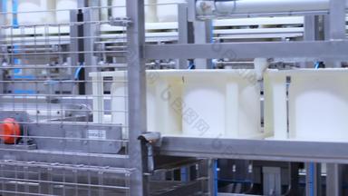 工厂输送机<strong>生产</strong>奶酪产品制造业乳制品产品