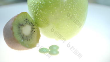 绿色猕猴桃苹果水果维生素平板电脑夏天维生素药片