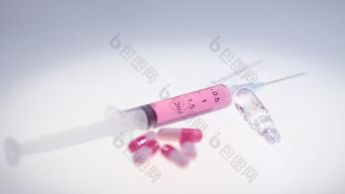 注射器粉红色的液体制药<strong>药片</strong>医疗玻璃安瓿