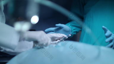 外科医生手工作外科医生工具医疗操作外科医生缝纫
