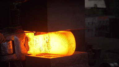 铁匠切割热金属自动的锤工业刀植物