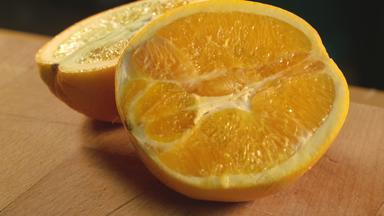 新鲜的橙色橙色一半美味的橙色斯利斯木背景
