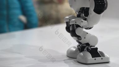 机器人跳舞脚机器人技术概念