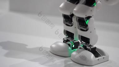 机器人<strong>腿</strong>跳舞机器人跳舞步骤机械技术