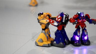 机器人战斗显示特写镜头远程控制玩具机器人战斗