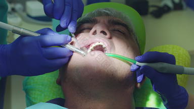 牙医钻井牙病人牙医手工作开放口服腔
