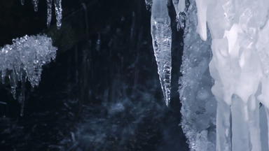 冰柱水滴冬天瀑布冬天冰柱融化冰