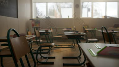 教室桌子椅子室内学校房间黑板