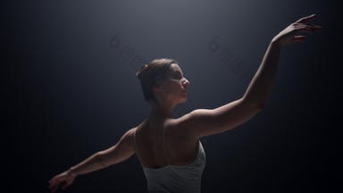 有吸引力的<strong>芭蕾舞女演员</strong>移动手顺利阶段<strong>芭蕾舞</strong>舞者练习