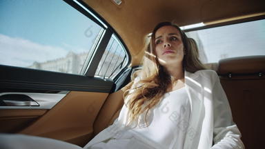 肖像累了业务女人放松回来座位现代汽车