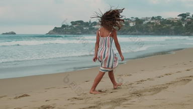 快乐的女孩有趣的海海滩快乐<strong>少年</strong>休息海岸线