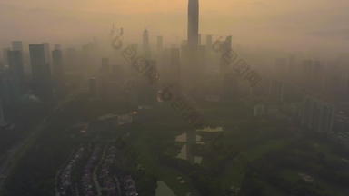 <strong>深圳城市</strong>天际线有雾的早....福田区中国空中视图无人机苍蝇横盘整理相机倾斜