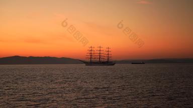 海景美丽的帆船背景日落黑龙江湾符拉迪沃斯托克