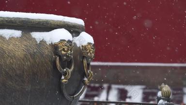 雪中门海上的兽面铜环文物清晰实拍