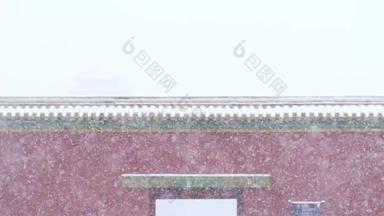 大雪中的红墙绿瓦博物馆地标建筑素材