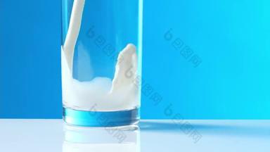 牛奶饮料蓝色背景影像