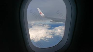 透过飞机窗户航拍半空中场景拍摄