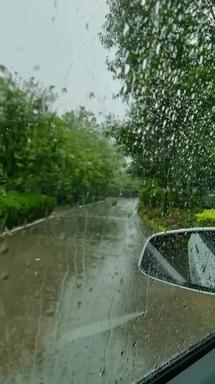 雨后的窗户局部汽车视频素材