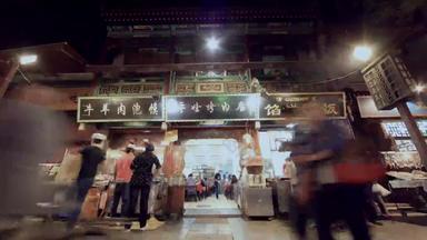 陕西省西安小吃街夜景步行低视角视频