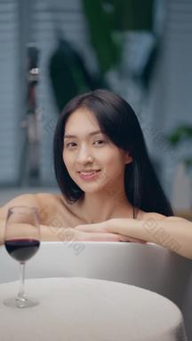 年轻女人<strong>SPA</strong>舒服住宅房间浴盆影像