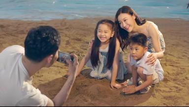 丈夫为妻子孩子拍照幸福影视宣传片