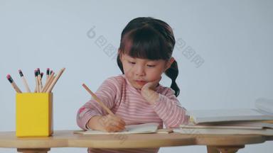 小女孩写字健康生活方式高质量实拍