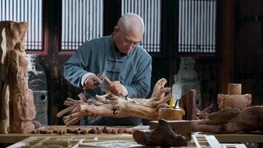 工匠师木雕师刀子横屏视频素材