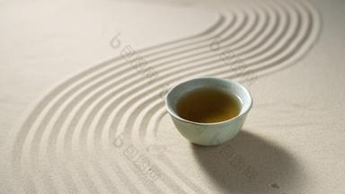 沙丘上的线条痕迹和茶杯茶文化实拍<strong>素材</strong>