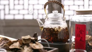 煮沸的养生茶壶透明优质实拍
