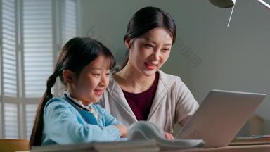年轻妈妈女人小学女生家庭作业优质实拍