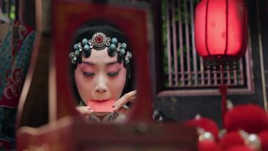 京剧演员化妆元素传统服装宣传视频