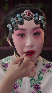 演员化妆化妆照镜子北京影片实拍素材