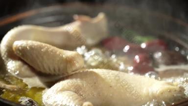 鸡汤烹调热气砂锅视频