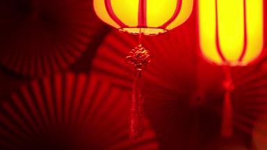 节日悬挂的红灯笼折扇水平构图实拍