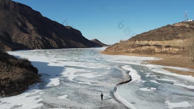 航拍结冰的河流户外影像
