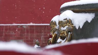雪中门海上的兽面铜环传统文化4K分辨率画面