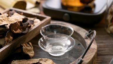 茶杯倒茶饮食传统文化饮用水摄像