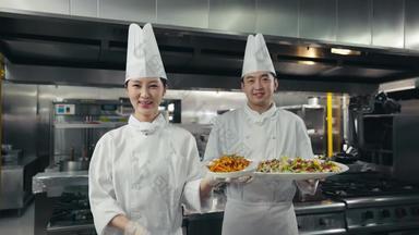 专业厨师厨师注视镜头正面视角宣传片