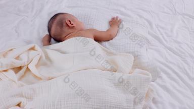 小宝宝睡觉被子6到12个月纯洁宣传素材