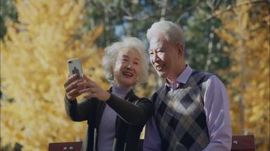 老年夫妇老年人温馨户外横屏高清实拍