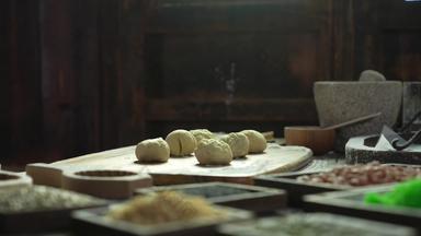 制作月饼的过程中静物节日影像