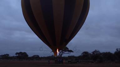 肯尼亚<strong>热气球</strong>自然旅游早晨视频