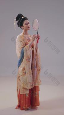 古装女人传统服饰优雅垂直构图摄像