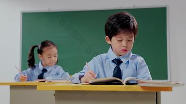 小学生教育校服横屏可爱的高清实拍