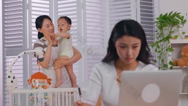 年轻妈妈女人互联网4K分辨率摄像
