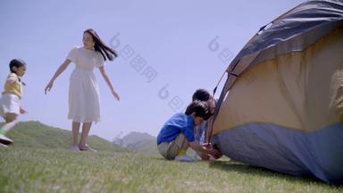 一家四口女人幸福帐篷高清视频