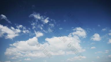 积云卷云云移动蓝色的天空
