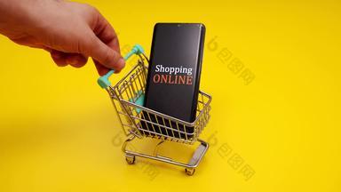 购物车智能手机在线购物概念