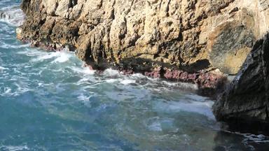 <strong>岩石</strong>海海岸线阳光明媚的一天湾海自然景观地中海美丽的视图海石头波海岸