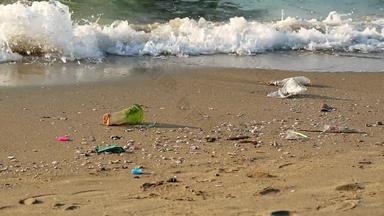 塑料杯浪费海滩波吹海